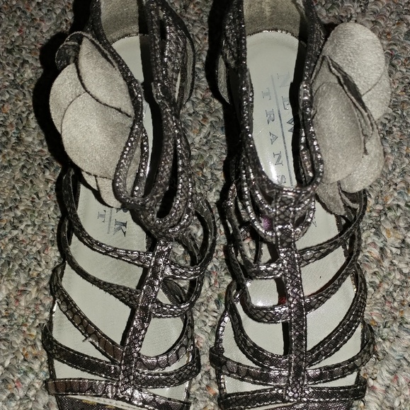 Heels - Picture 2 of 3